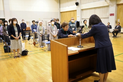 修了証書授与の様子