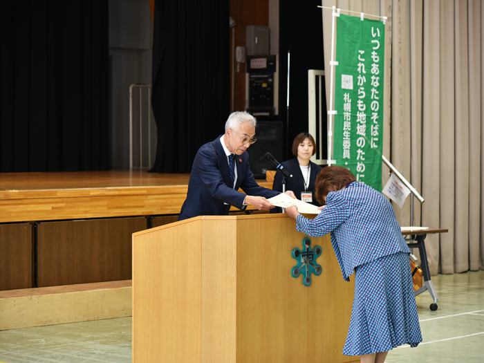 東区民生委員・児童委員永年勤続表彰状伝達式1