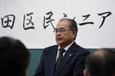 祝辞を送る平目会長