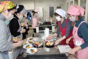 おせち料理調理の様子