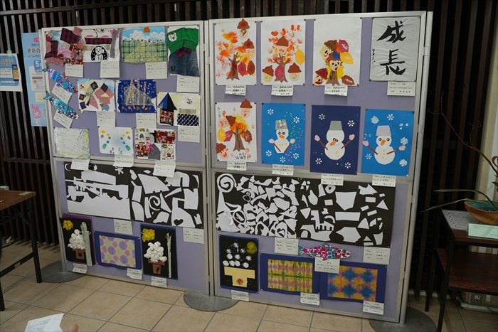 北区役所1階ロビーに展示された作品