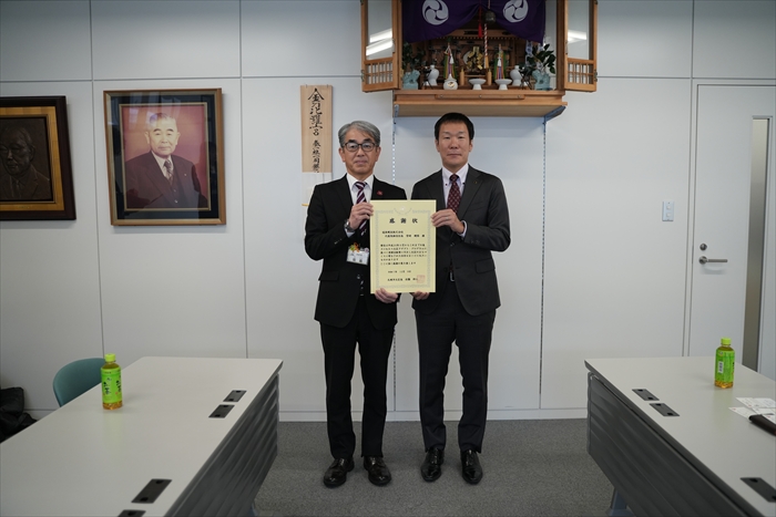 向かって左が佐藤北区長、右が宮﨑社長