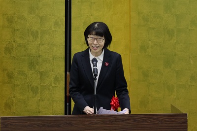 新成人へ祝辞を送る浅山区長