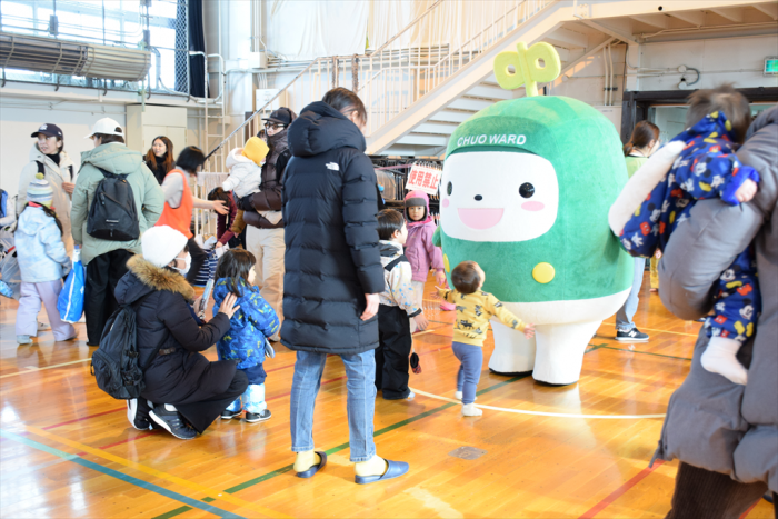 中ウォークんと子どもたち
