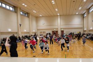 「だるまさんがころんだ」の様子
