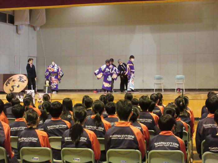 衣装きつけ実演