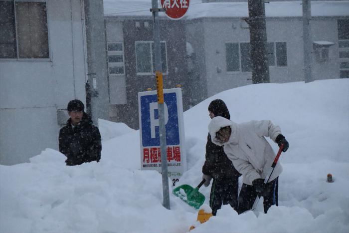 写真：静修高校除雪ボランティア3