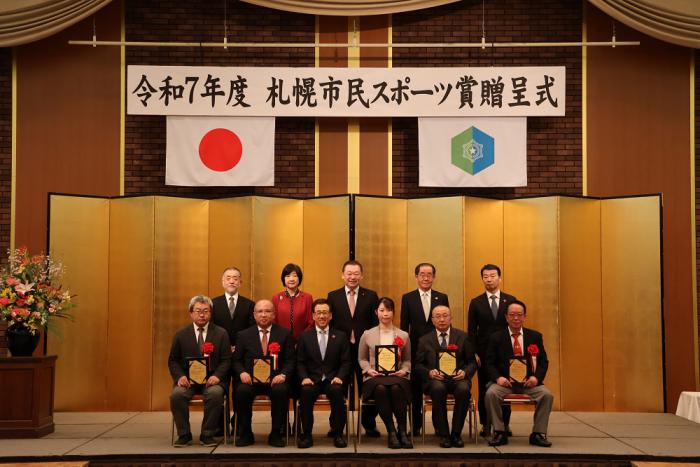 受賞者による集合写真