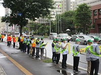 庁舎前で啓発