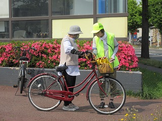 自転車啓発の模様(札苗地区)