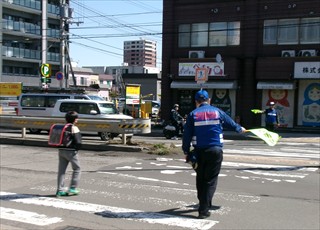 R8豊平警備業防犯協会交通安全街頭啓発1