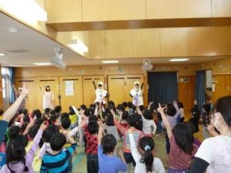しろくま忍者の手あらいソングを踊る様子