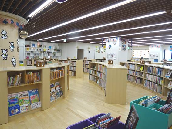 絵本図書館館内画像