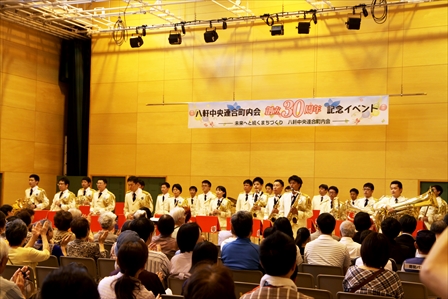 写真：はちけん地区センターでの演奏会の様子