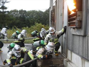 写真:内部進入訓練の様子