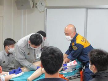写真:分娩介助シミュレーションの様子