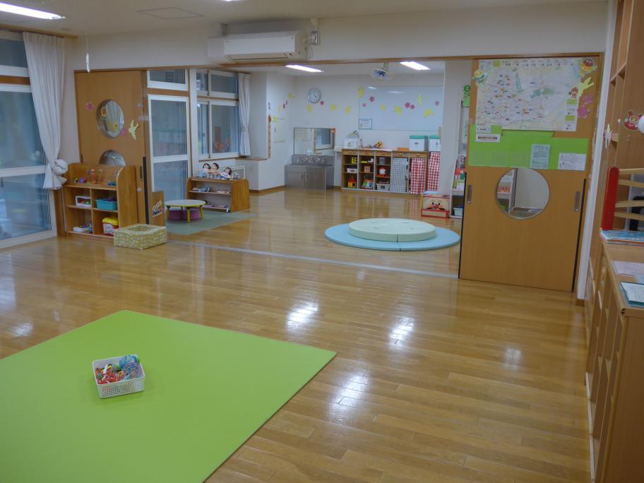 子育てサロン「おひさまの部屋」室内の写真1