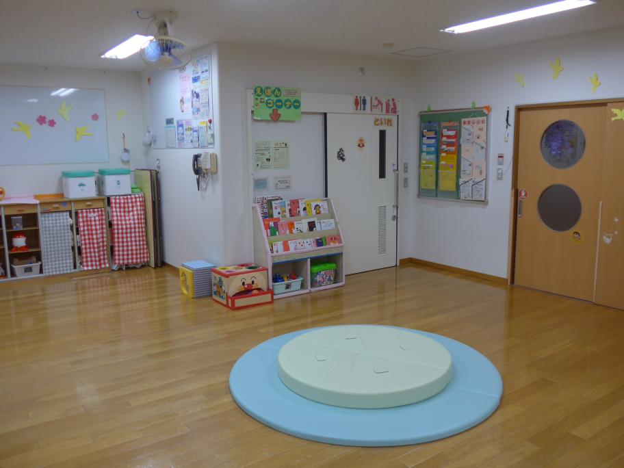 子育てサロン「おひさまの部屋」室内の写真2