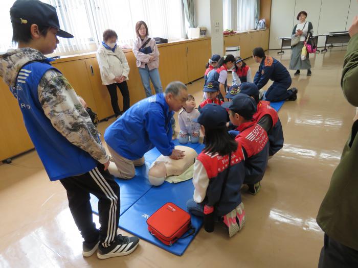 心肺蘇生法訓練の様子1