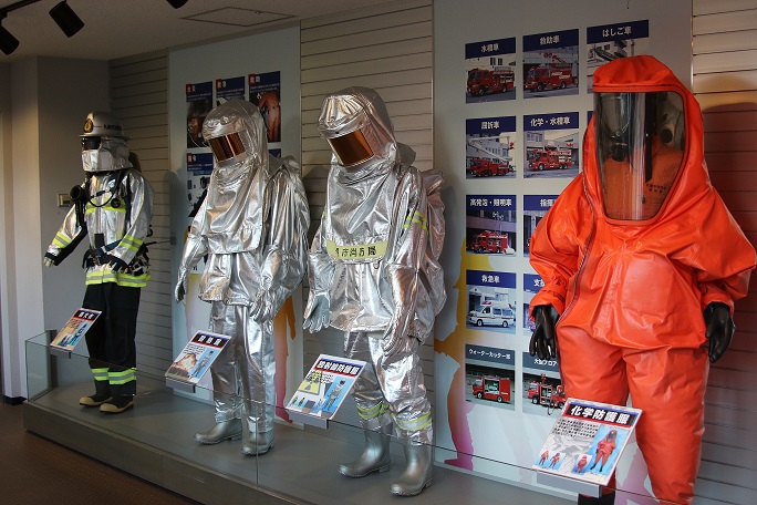 防火衣等の展示コーナーの写真