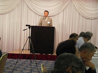 全体会の様子(鴻巣氏講演)