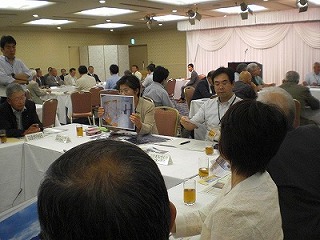 全体会の様子(三浦氏)