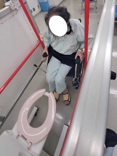 適切な高さ(手すりや台所)を検討している場面01