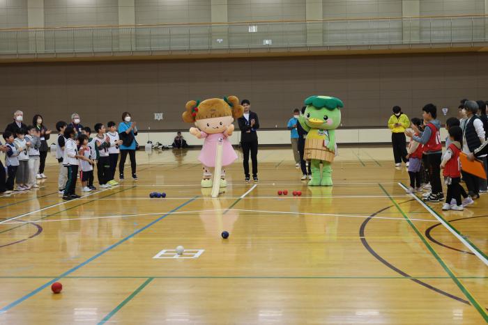 ボッチャ体験会始球式