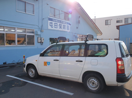 写真:地域安全サポーターズステッカーを貼った社用車