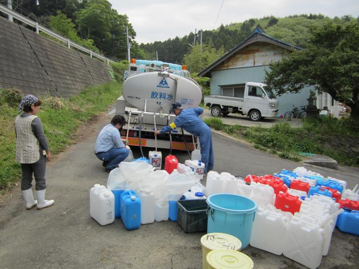 写真：応急給水活動の様子