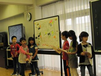 マップ発表の様子(共栄小学校)
