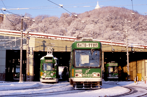 3300系統または8500系統の市電の写真1
