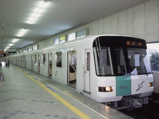 地下鉄南北線の車両（5000形）の写真2
