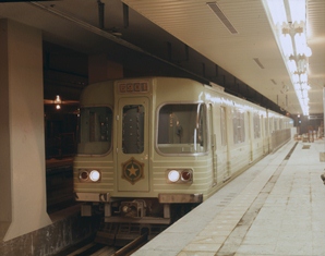 地下鉄東西線の車両（6000形）の写真1