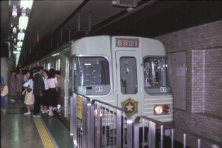 地下鉄東西線の車両（6000形）の写真3