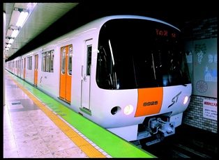 地下鉄東西線の車両（8000形）の写真8
