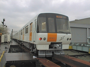 地下鉄東西線の車両（8000形）の写真4