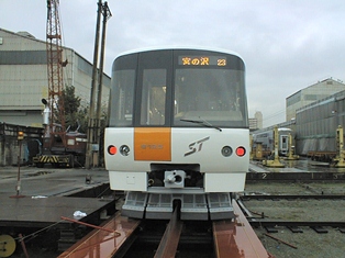 地下鉄東西線の車両（8000形）の写真6