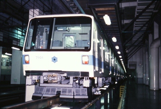 地下鉄東豊線の車両の写真4